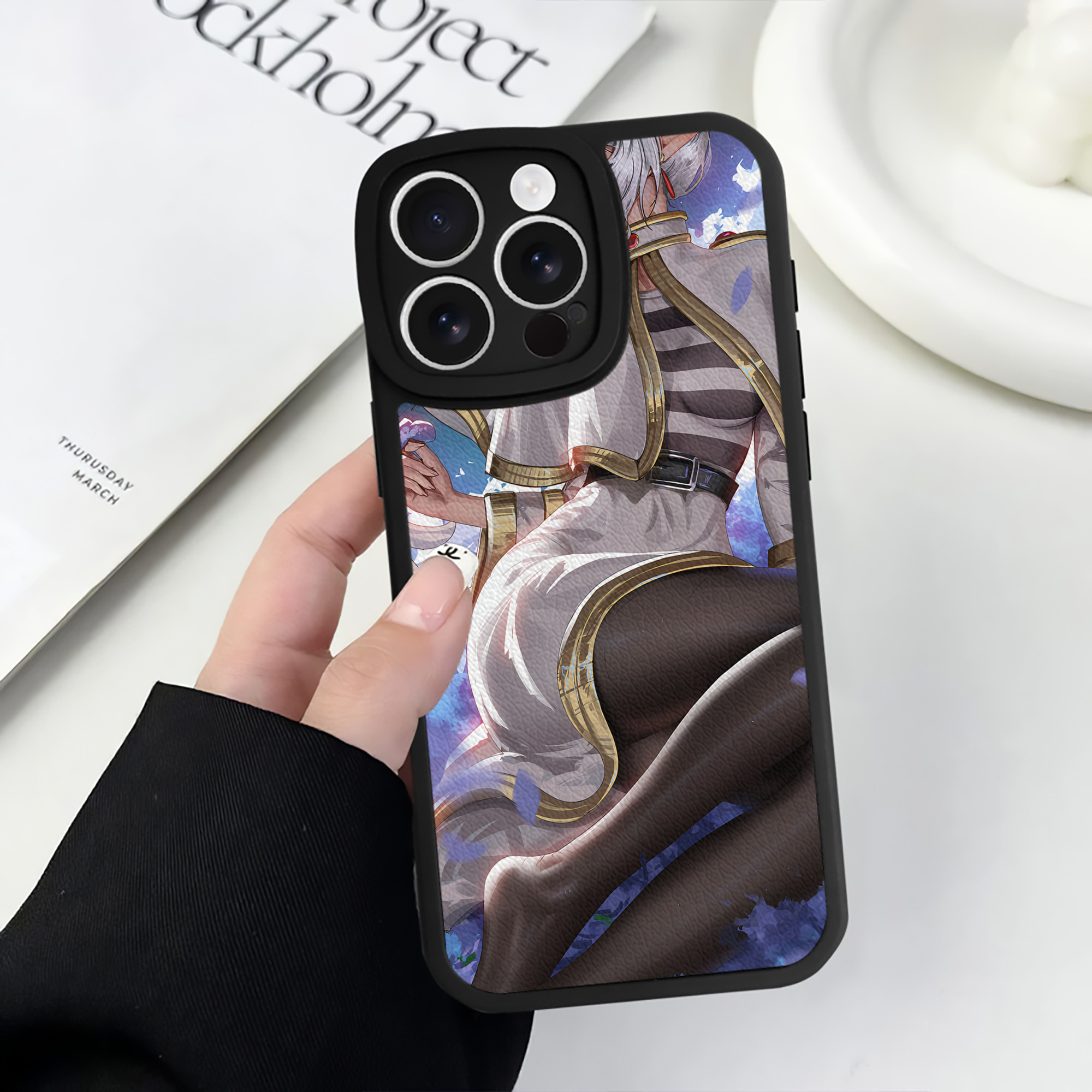 （画像用） 葬送のフリーレン Frieren 【iPhone 16シリーズ対応】シリコンスマホケース（レザー調） 材質：シリコン